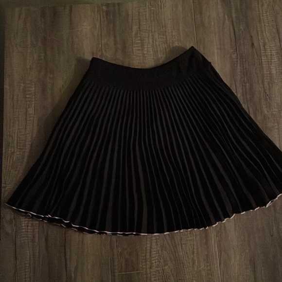 Ann Taylor, black chiffon pleated skirt - Picture 3 of 3